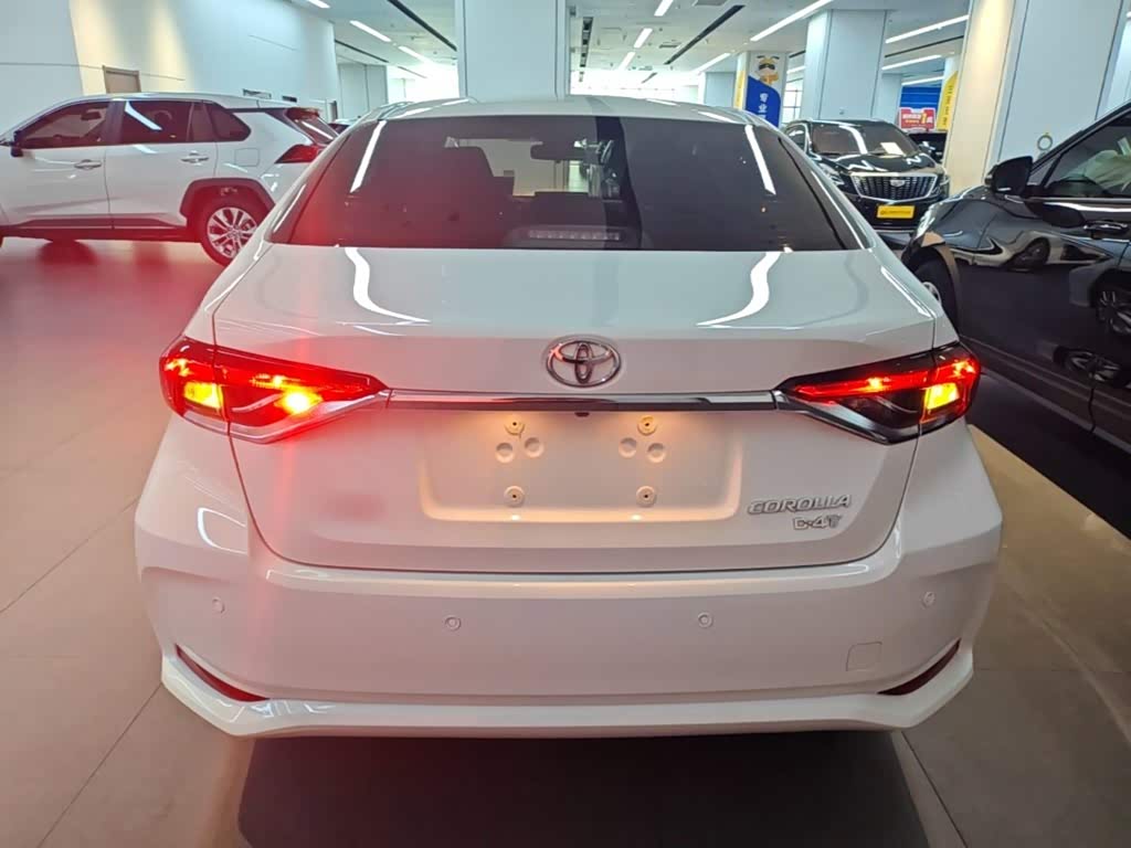 Toyota Corolla 1.2 л 2021 г. Белый, пробег 37500 км