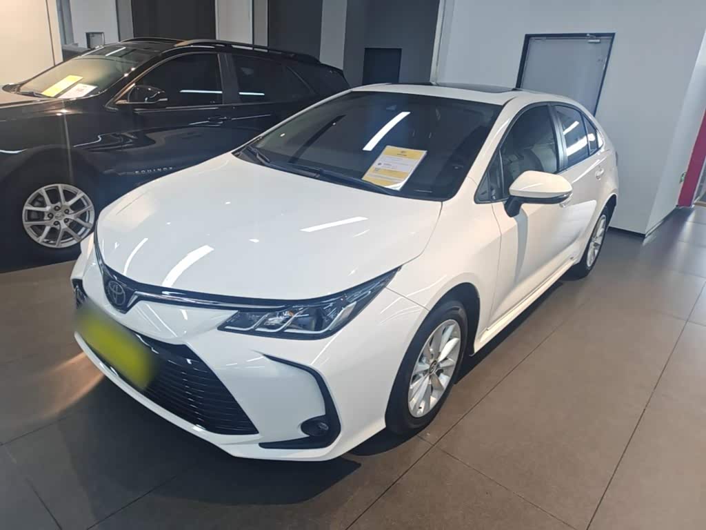 Toyota Corolla 1.2 л 2021 г. Белый, пробег 37500 км