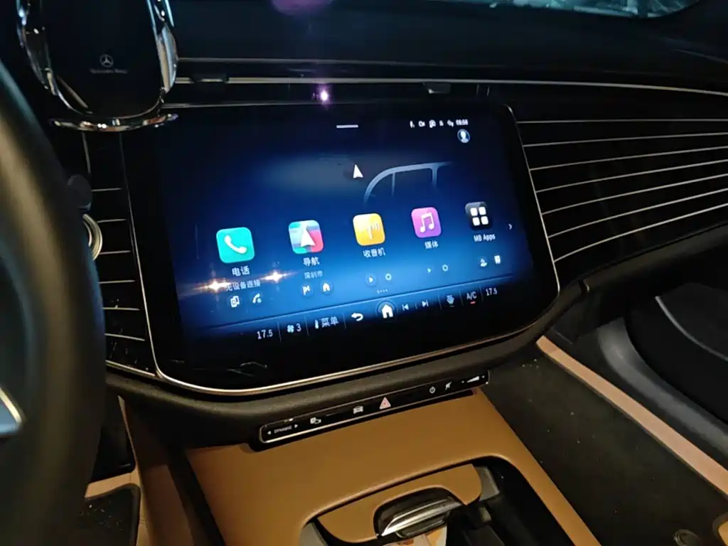 Mercedes-Benz E-Class — миниатюра 13