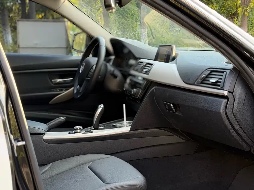 BMW 3 Series — миниатюра 19