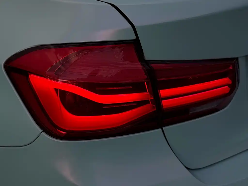 BMW 3 Series — миниатюра 8