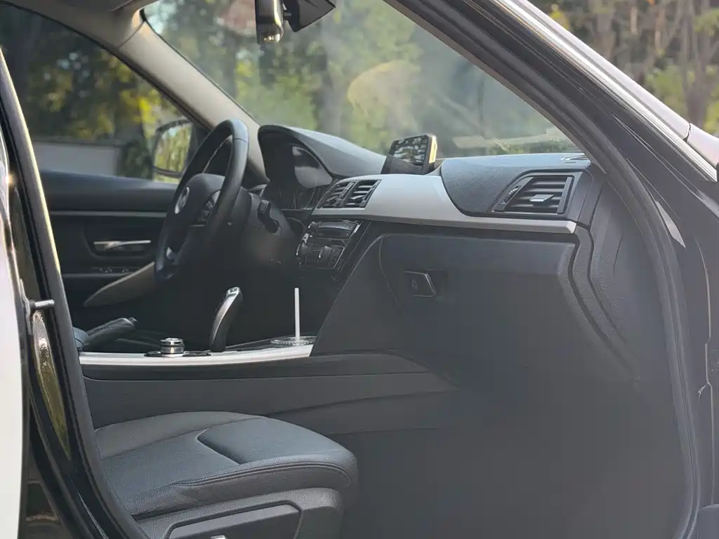 BMW 3 Series — миниатюра 18