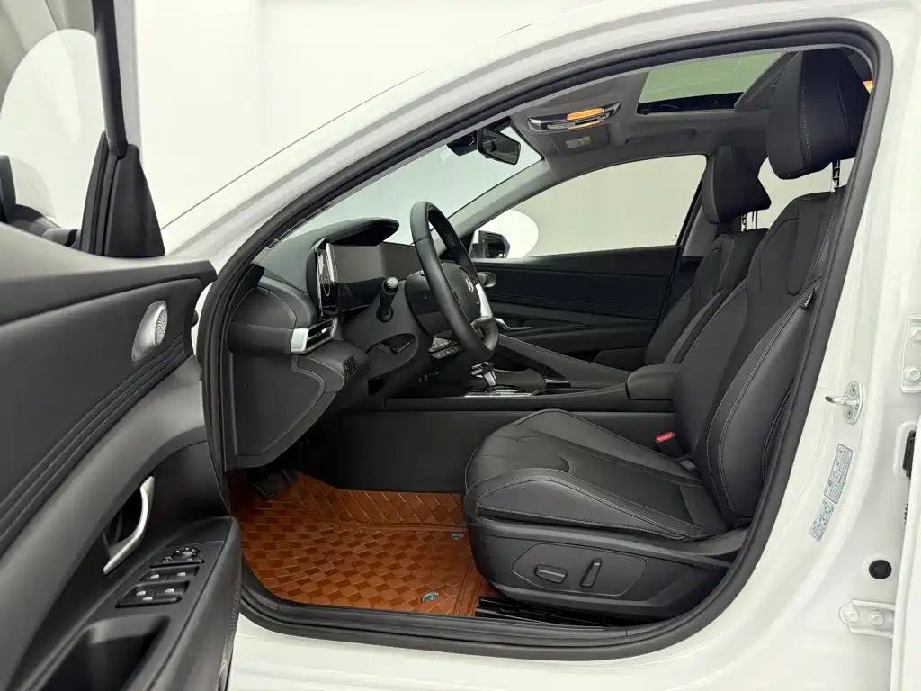 Hyundai Elantra — миниатюра 11