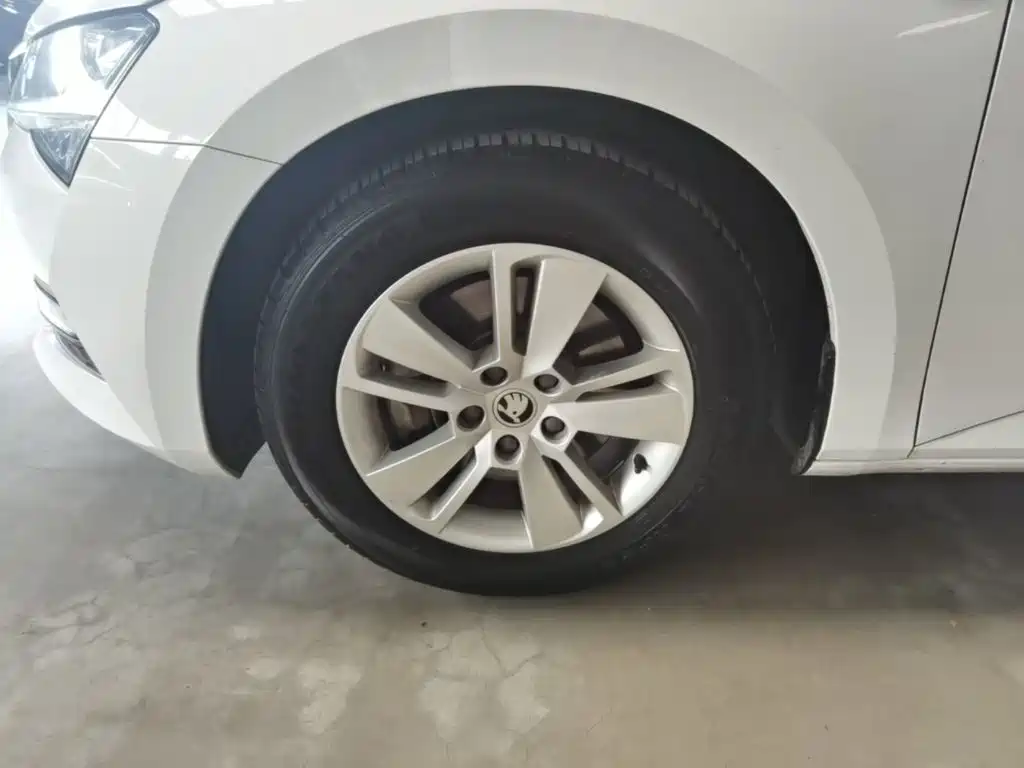 Skoda Superb — миниатюра 23