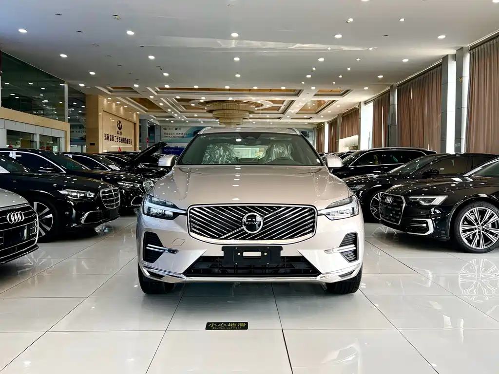 Volvo XC60 2026 B5 Luxury