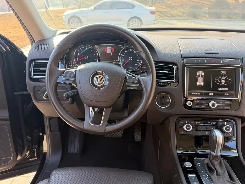 VOLKSWAGEN TOUAREG