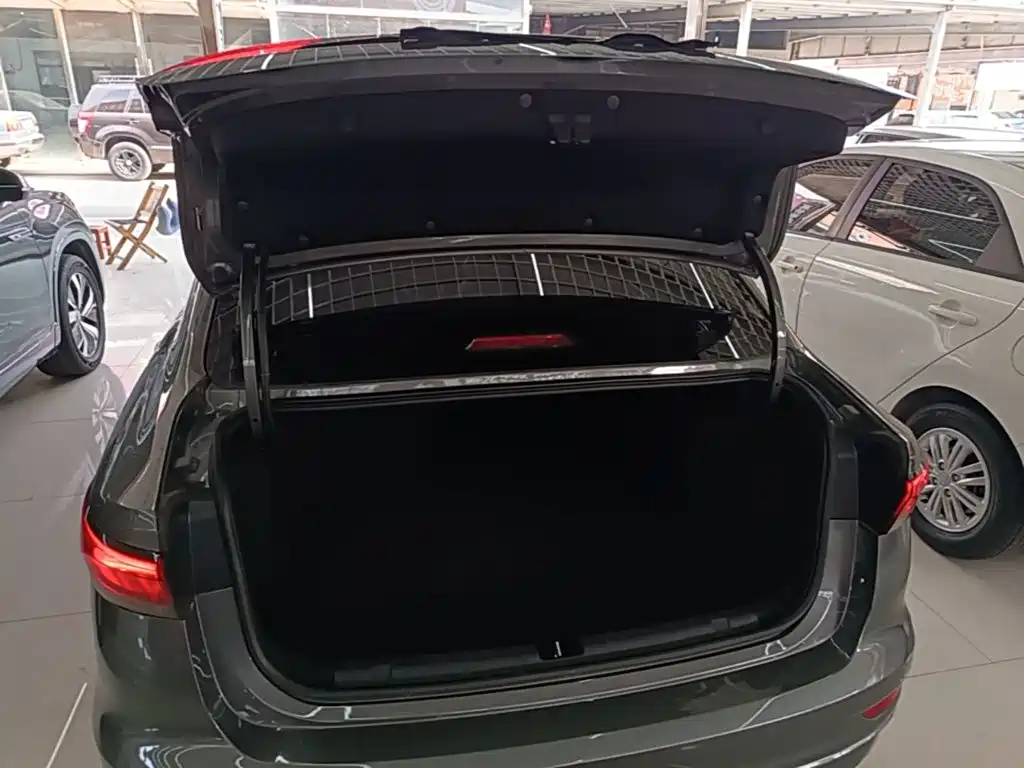 Geely Emgrand — миниатюра 19