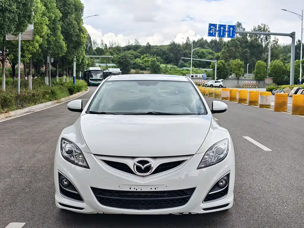 Mazda Ruiyi 2012 2.0L AT Luxury
