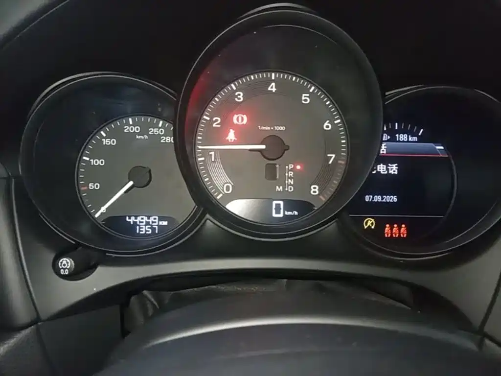 Porsche Macan — миниатюра 12