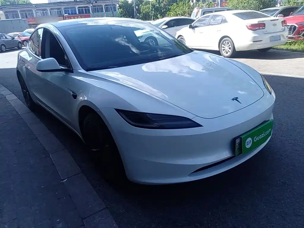 Tesla Model 3 — миниатюра 4