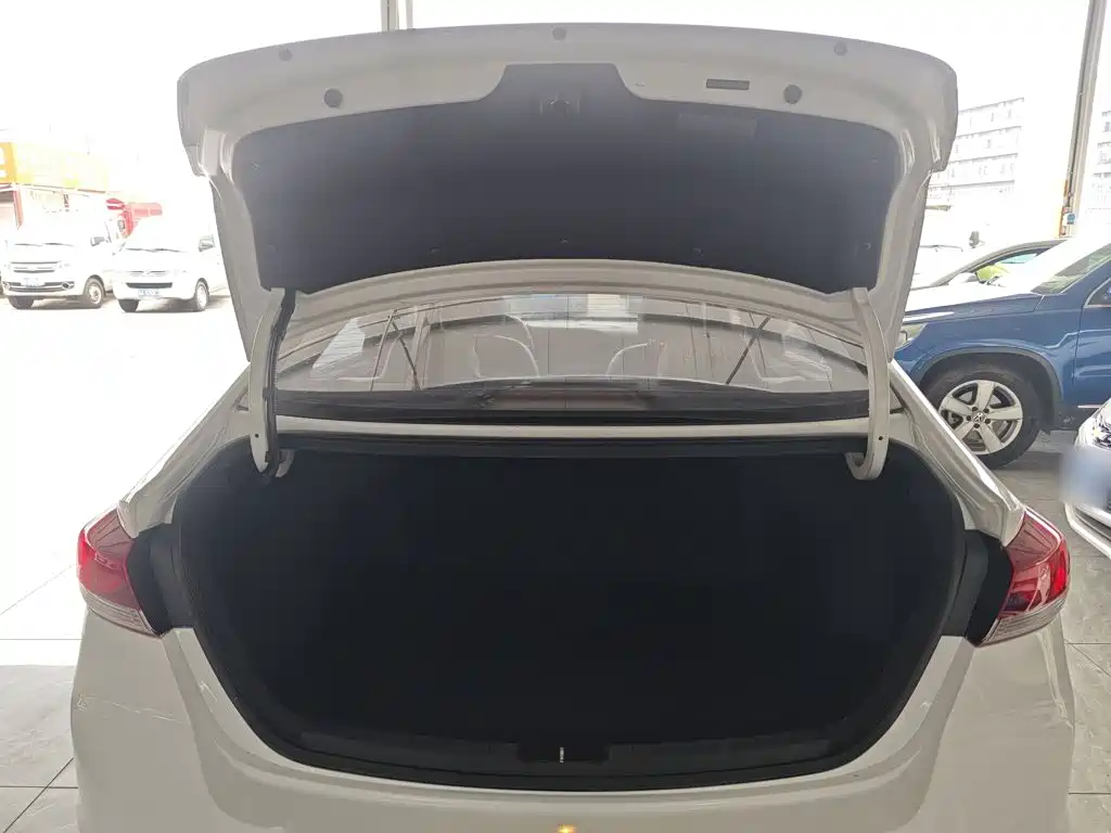 Hyundai Elantra — миниатюра 19