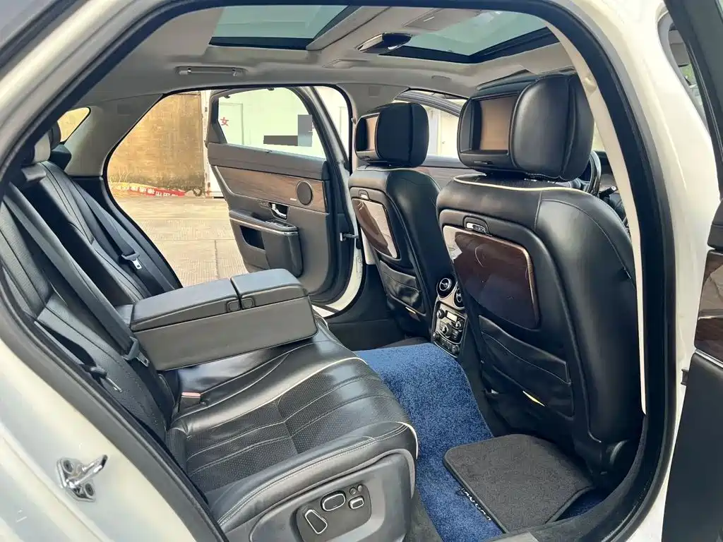 Jaguar XJ — миниатюра 18