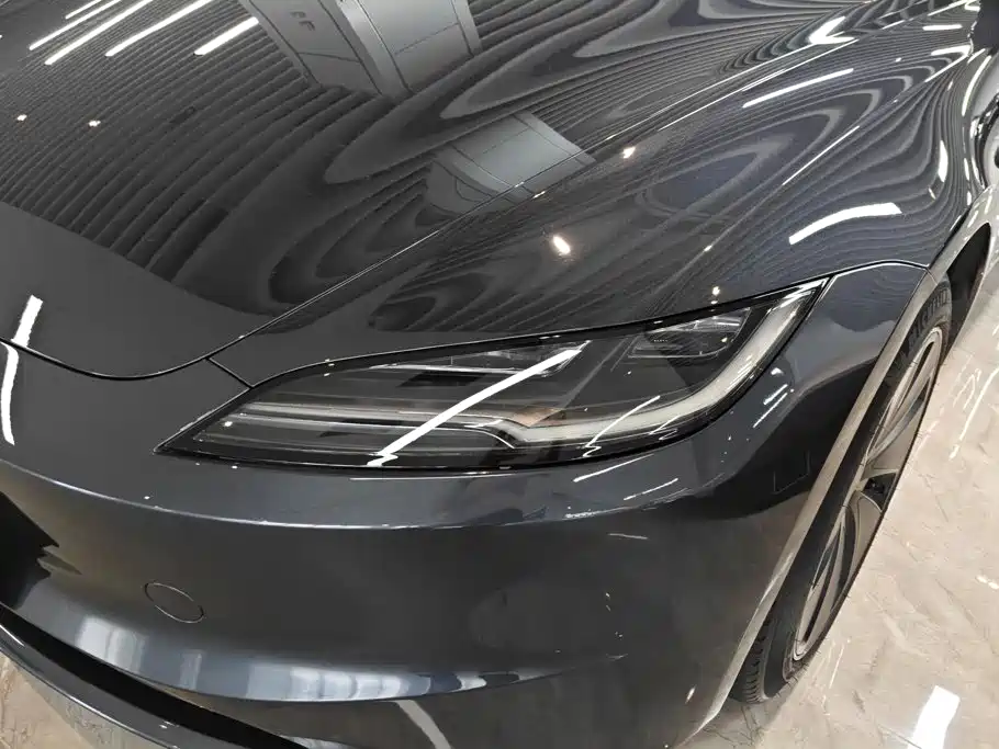Tesla Model 3 — миниатюра 5