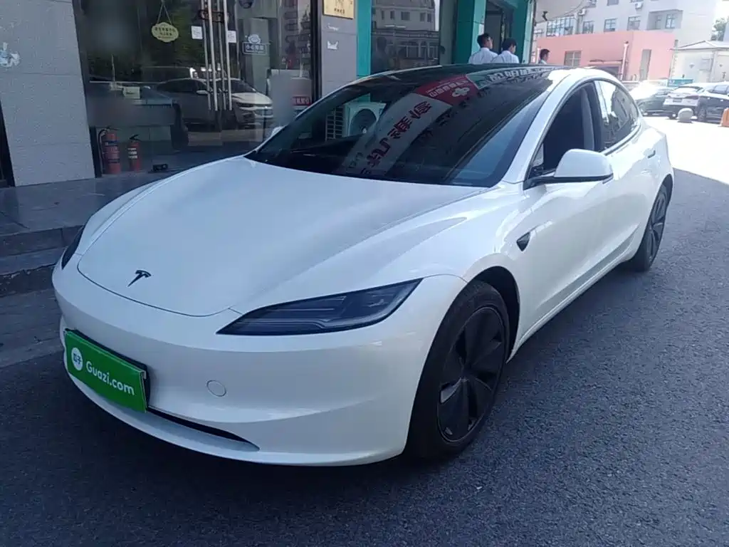 Tesla Model 3 — миниатюра 2