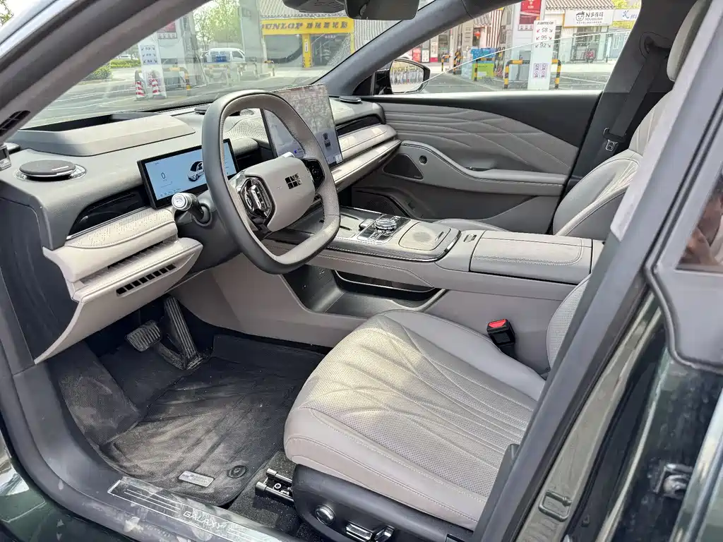 Geely Galaxy Galaxy 8 8 2025 130km EM-P