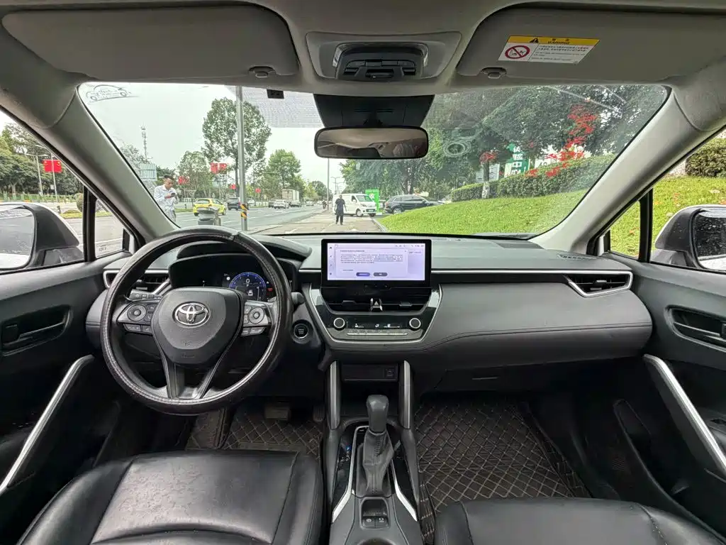 Toyota Corolla Cross — миниатюра 13