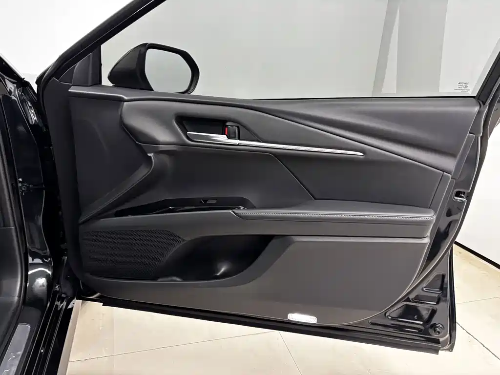Toyota Camry — миниатюра 25