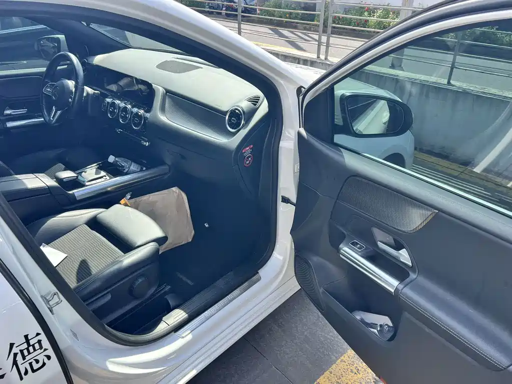 Mercedes-Benz B-Class — миниатюра 2