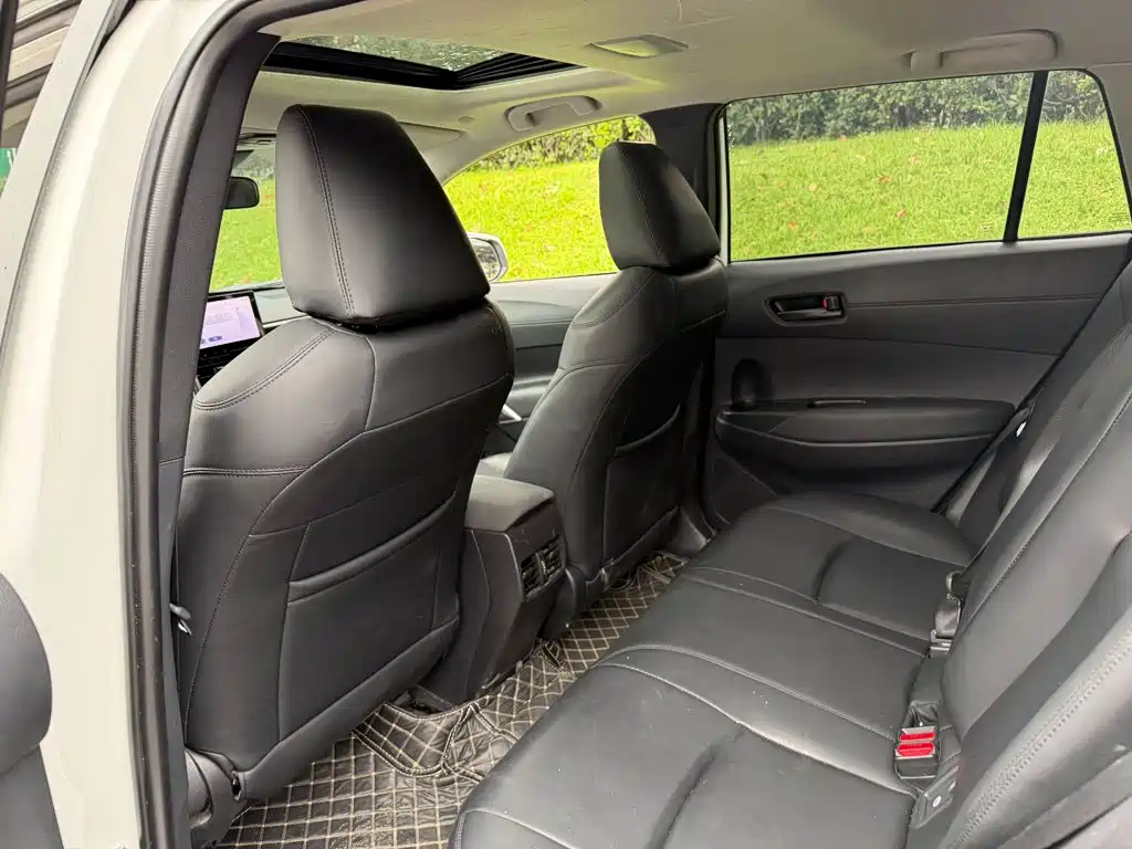 Toyota Corolla Cross — миниатюра 11