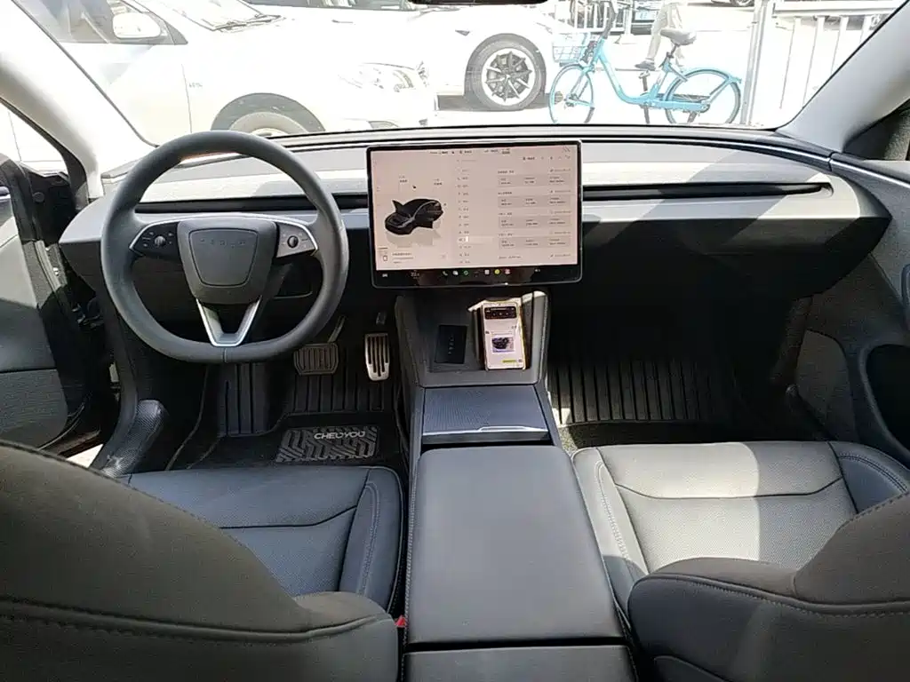 Tesla Model 3 — миниатюра 10