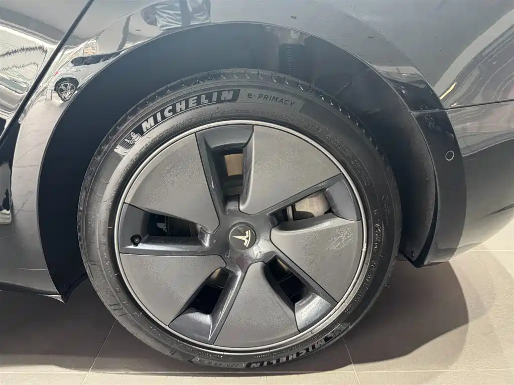 Tesla Model 3 — миниатюра 20
