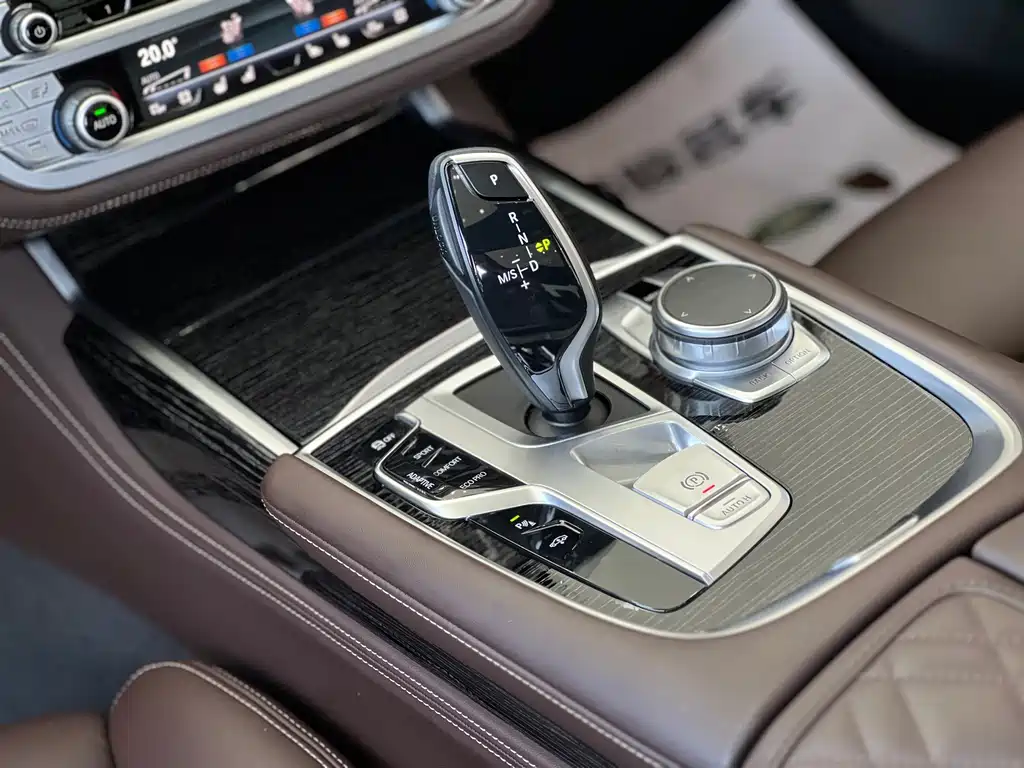 BMW 7 Series — миниатюра 14