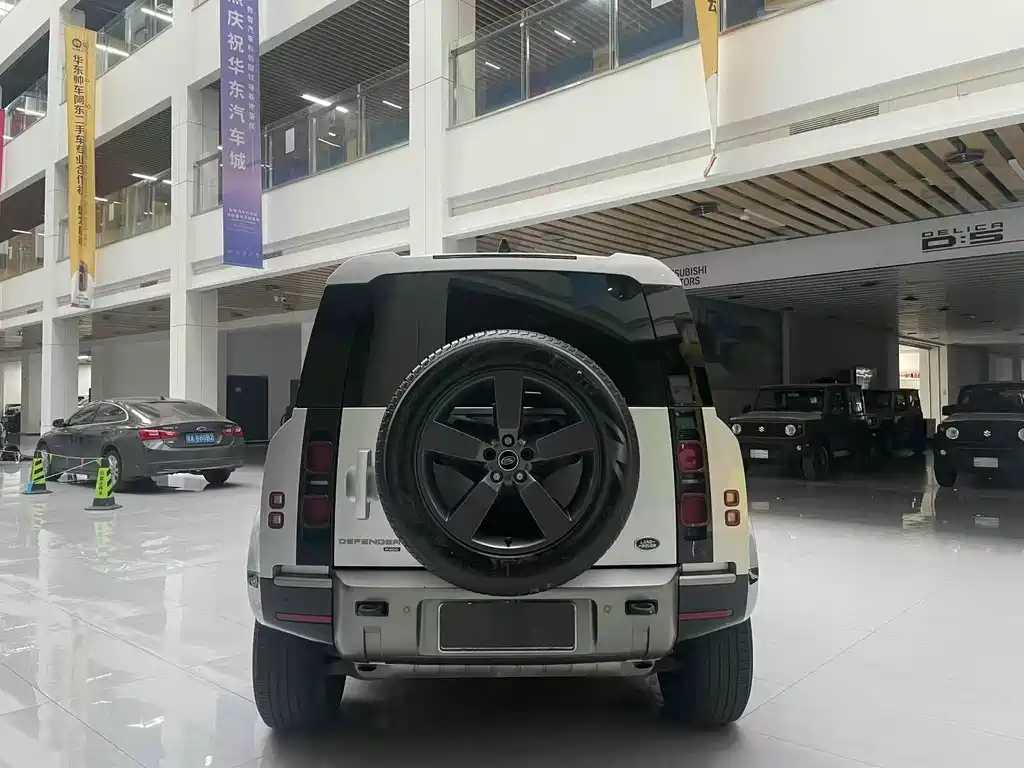 LAND ROVER DEFENDER
