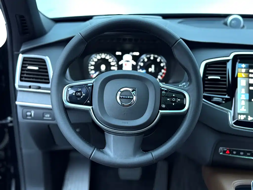 Volvo XC90 — миниатюра 21