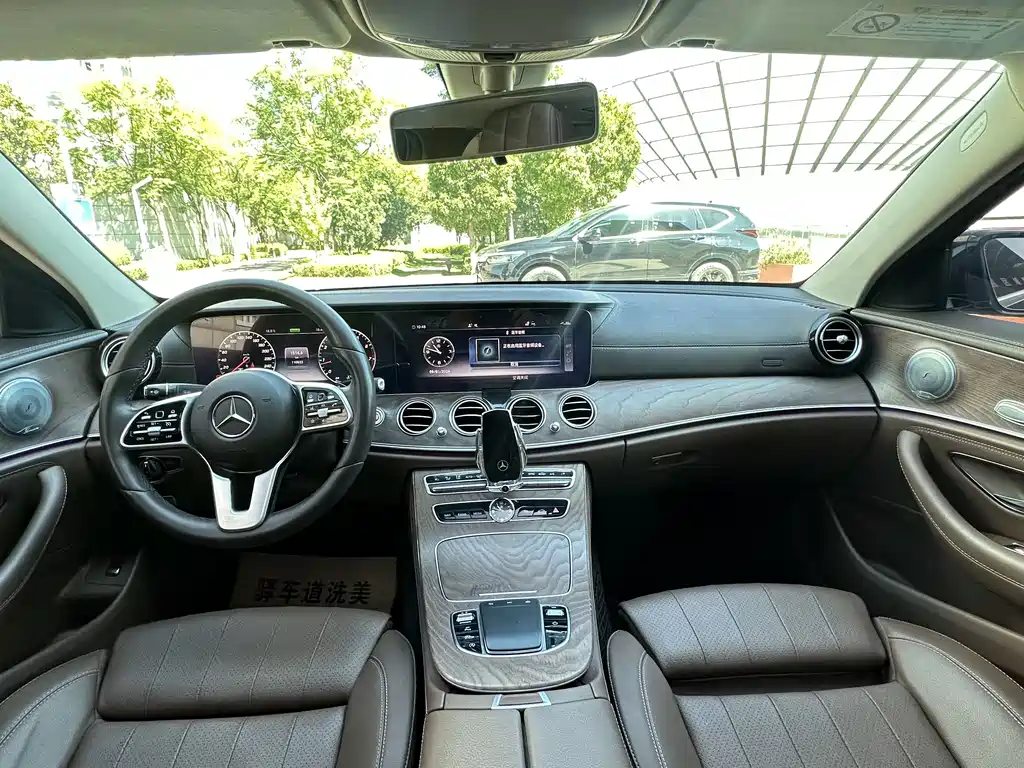 Mercedes-Benz E-Class — миниатюра 8