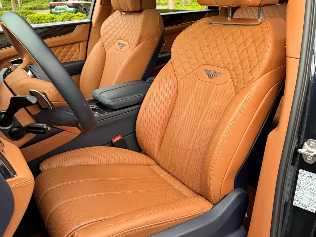 Bentley Bentayga PHEV — миниатюра 9