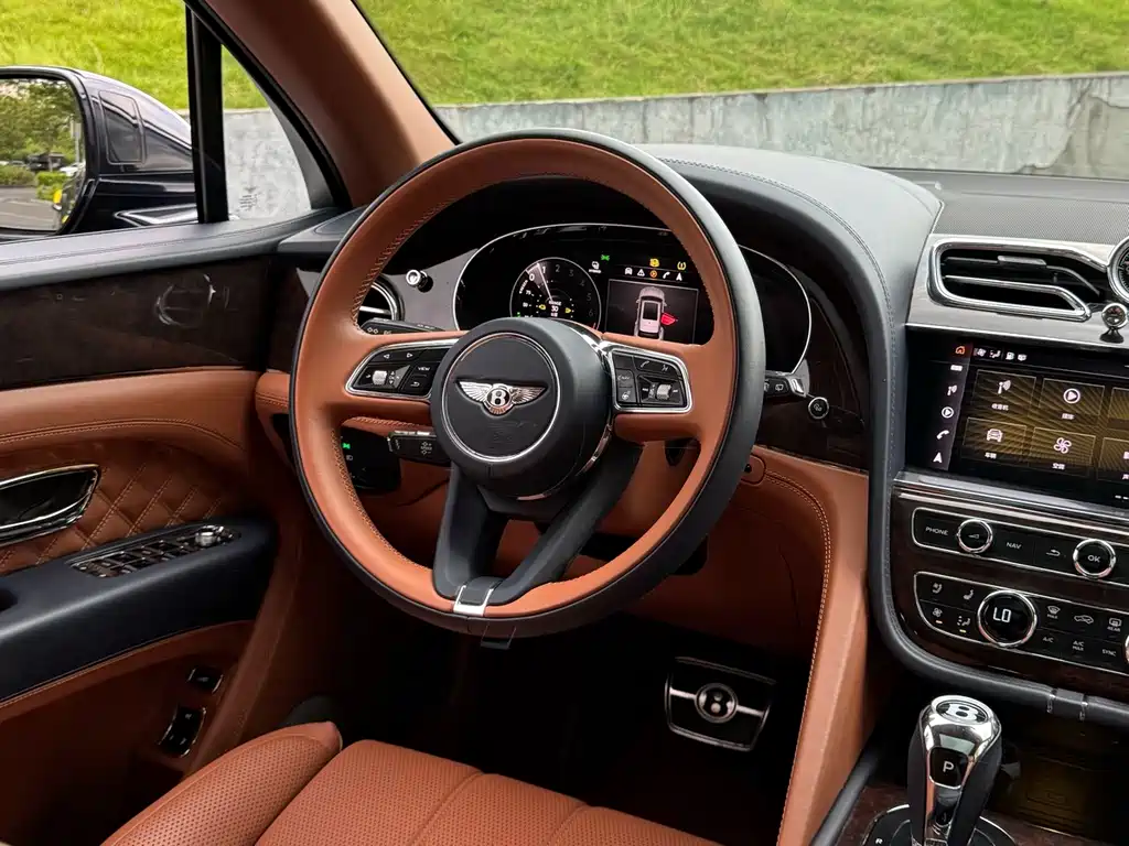 Bentley Bentayga PHEV — миниатюра 14