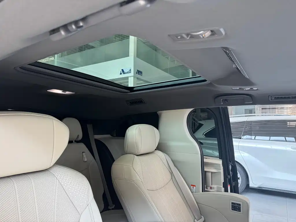 Toyota Granvia — миниатюра 14