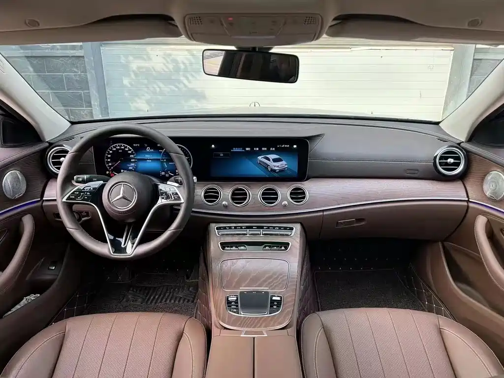 Mercedes-Benz E-Class — миниатюра 5