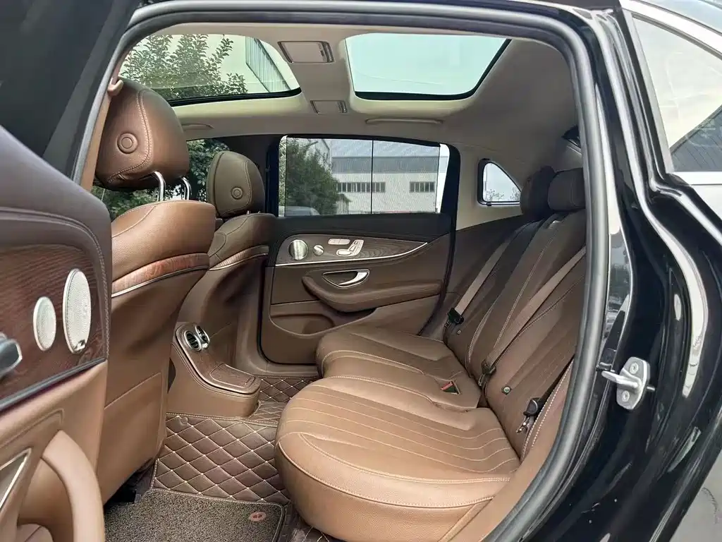 Mercedes-Benz E-Class — миниатюра 6