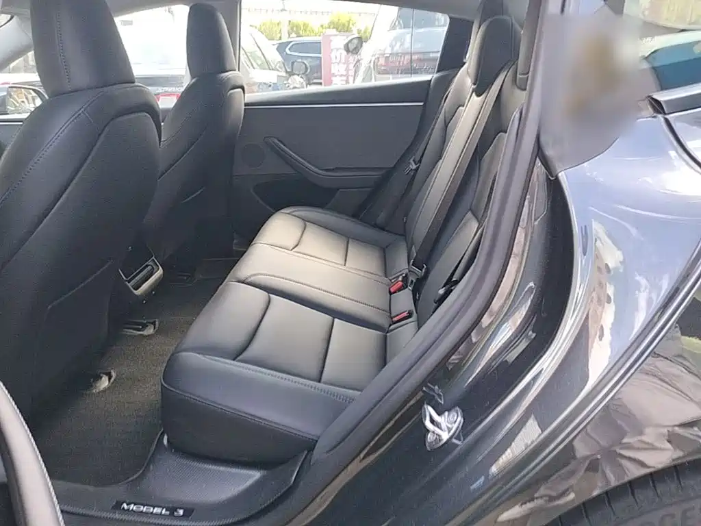 Tesla Model 3 — миниатюра 17