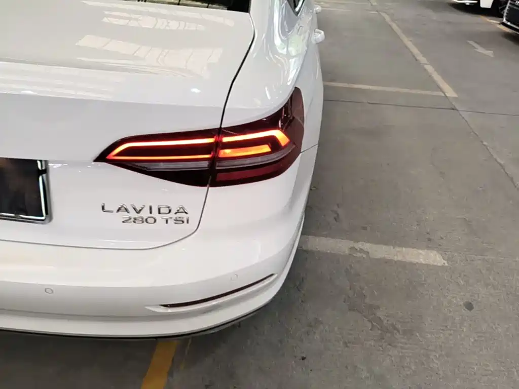 Volkswagen Lavida — миниатюра 8