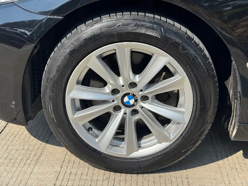 BMW 5 Series — миниатюра 5