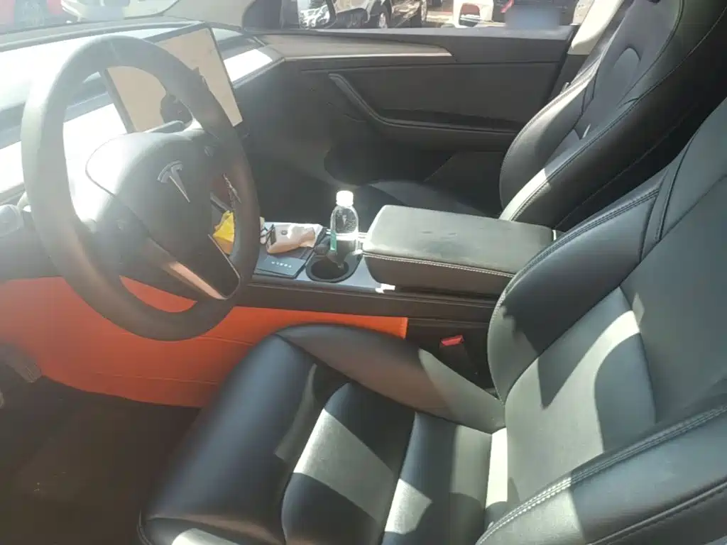Tesla Model Y — миниатюра 15
