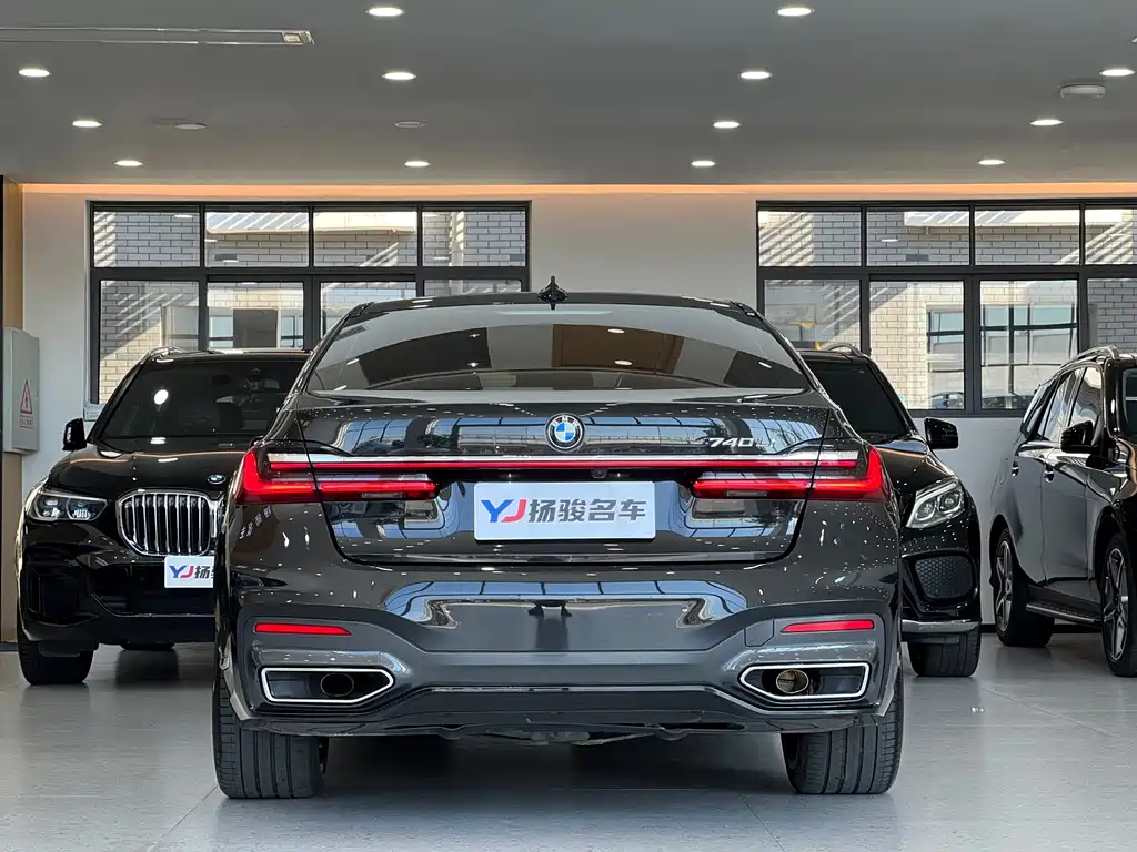 BMW 7 Series — миниатюра 4