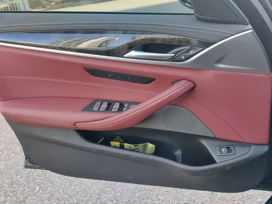 BMW 5 Series — миниатюра 7