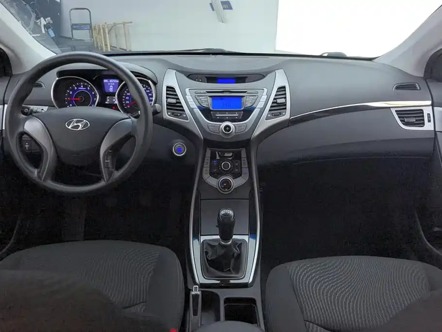 Hyundai Elantra Langdong — миниатюра 12