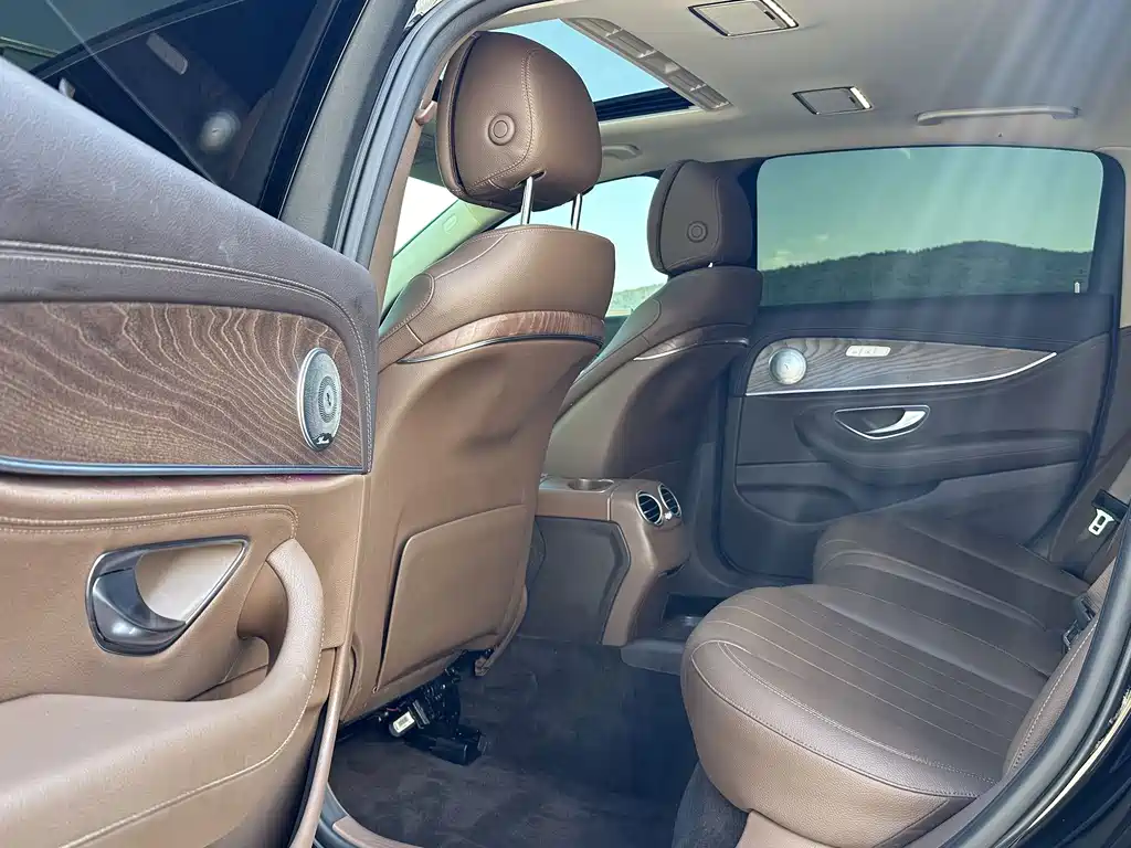 Mercedes-Benz E-Class — миниатюра 6