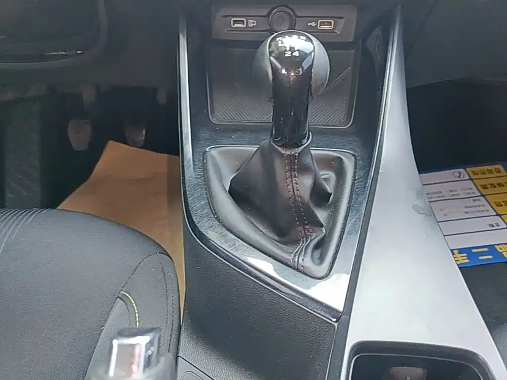 Roewe i5 — миниатюра 14