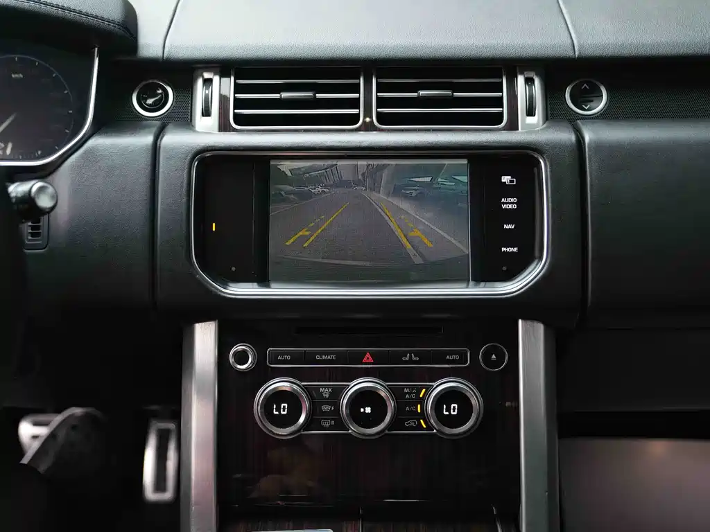 Land Rover Range Rover — миниатюра 10