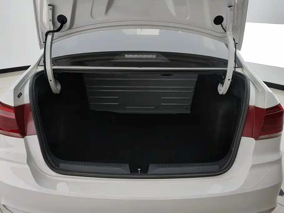 Volkswagen Santana — миниатюра 4