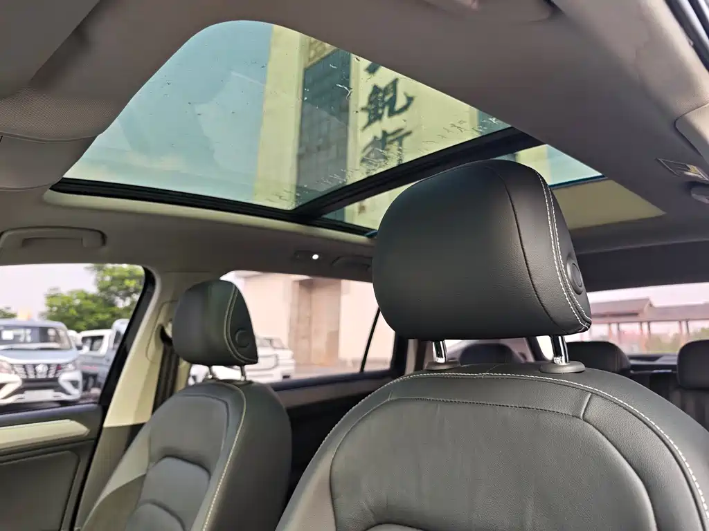 Volkswagen Tiguan L L 2019 330TSI AT Comfort VI