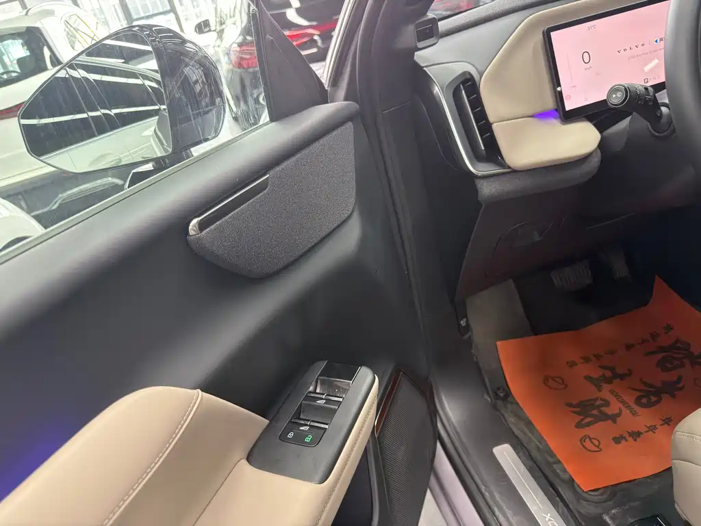 Volvo XC70 PHEV — миниатюра 11