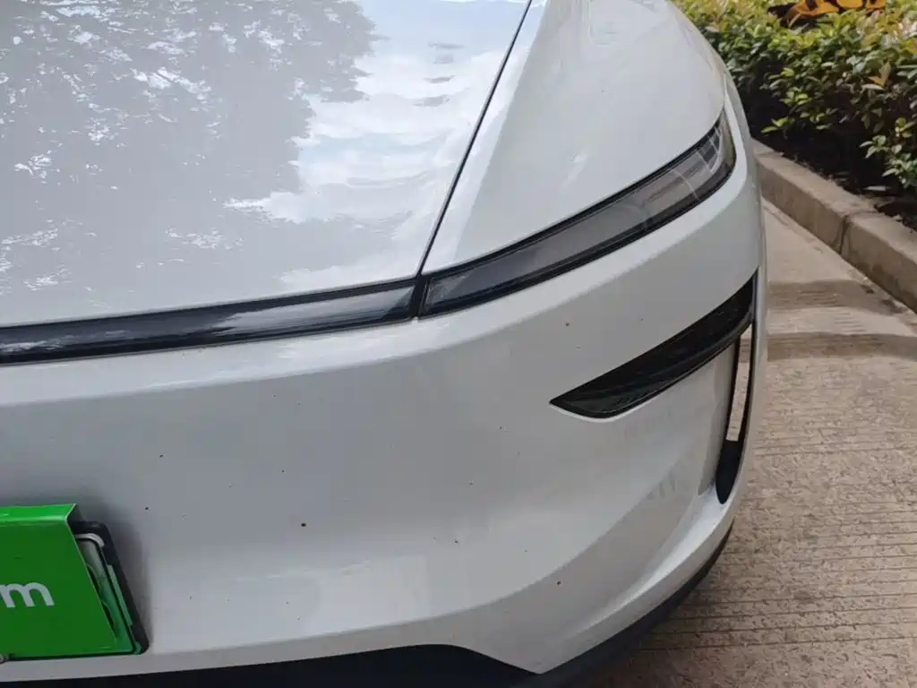 Tesla Model Y — миниатюра 24