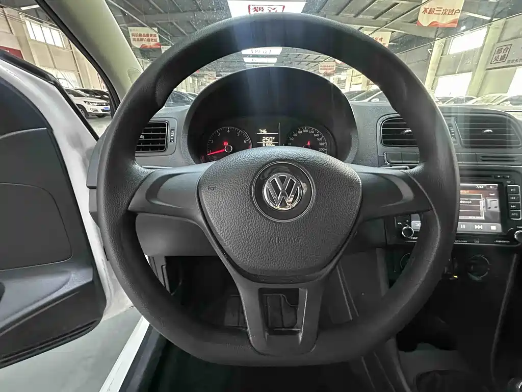 Volkswagen Polo — миниатюра 11