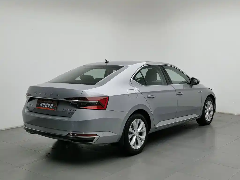 Skoda Superb — миниатюра 2
